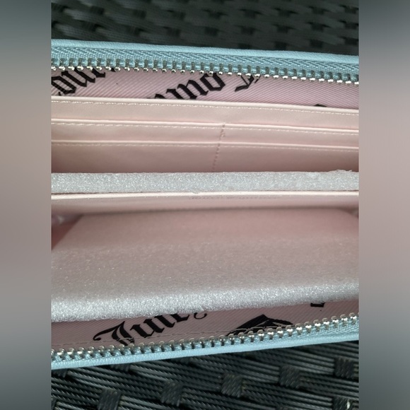 Juicy Couture Wallet,Sky Blue Quilted Wallet with Heart Charm,women’s Wallet. - Picture 9 of 16